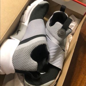 Nike kids size 6 presto